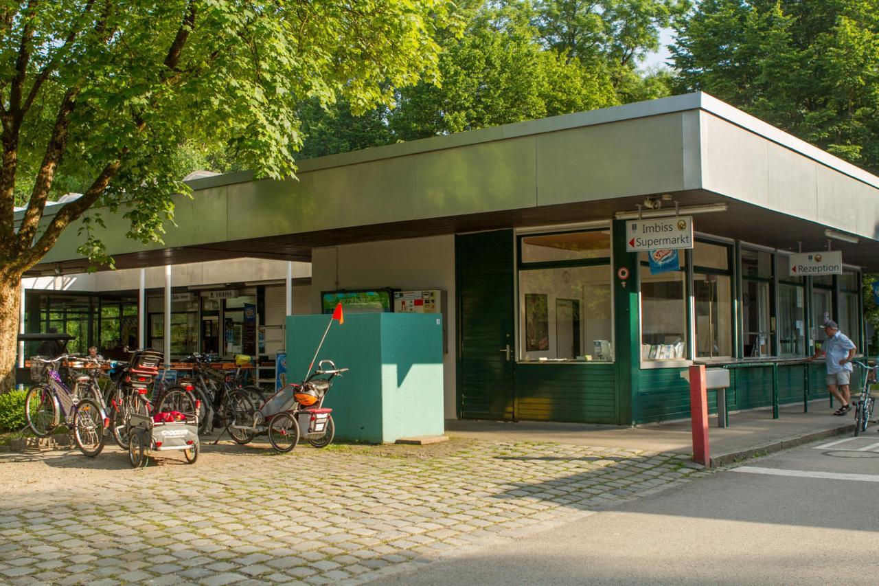 Munich Oktoberfest Glamping Hotel Exterior photo
