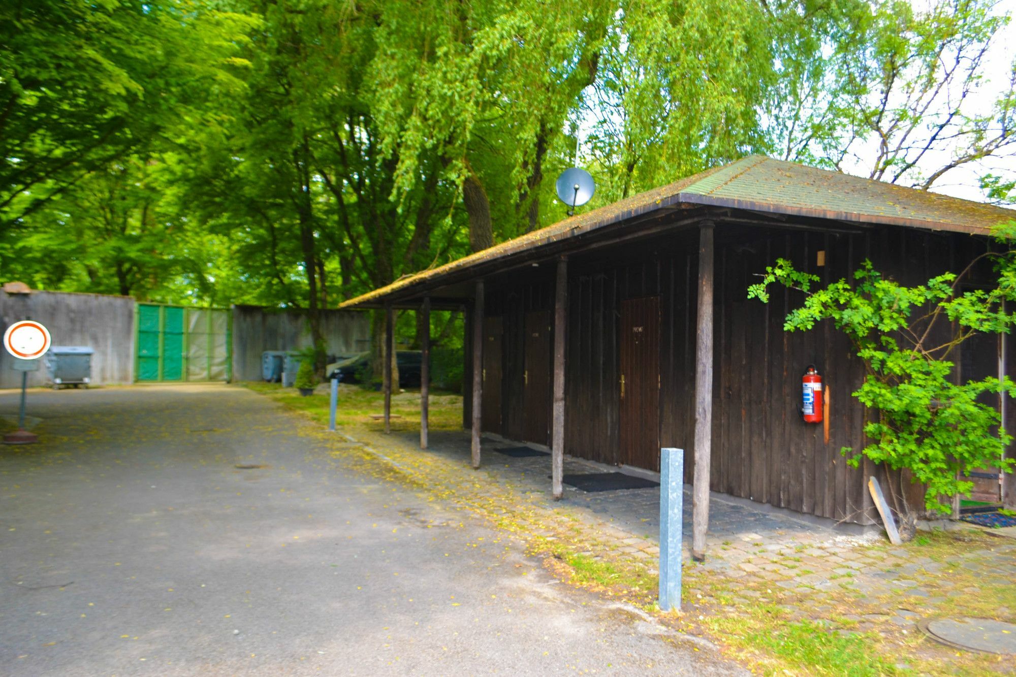 Munich Oktoberfest Glamping Hotel Exterior photo