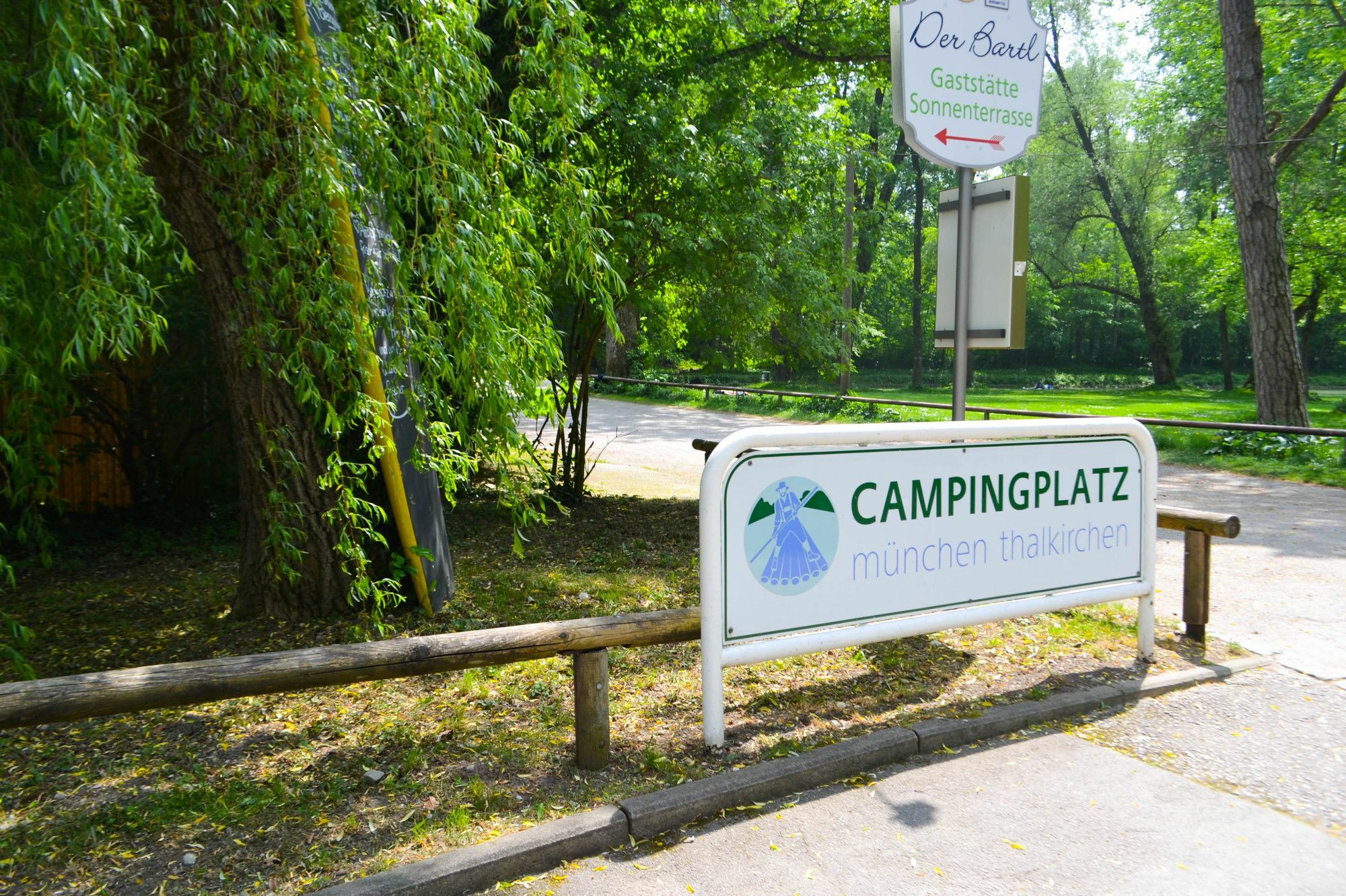 Munich Oktoberfest Glamping Hotel Exterior photo